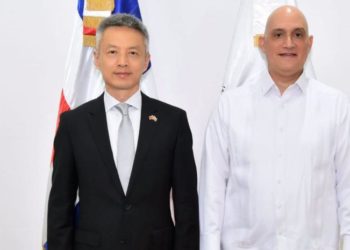 Nuevo embajador de la República Popular China visita al ministro de Economía