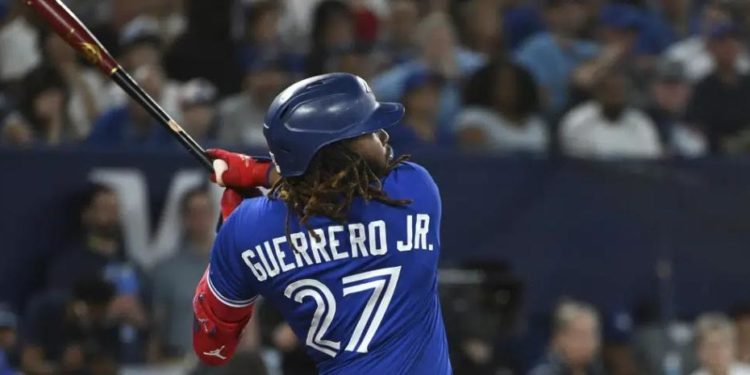 Vladdy Jr jonronea por segundo día seguido en el éxito de los Azulejos