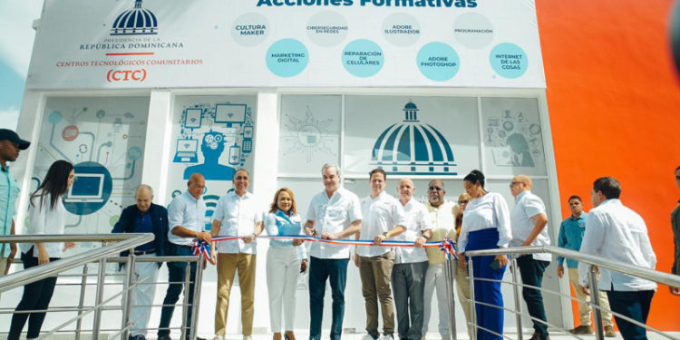 Abinader entregó ayer un proyecto de viviendas en San Pedro de Macorís