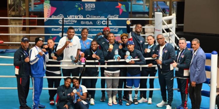 Federación Dominicana de boxeo dice que se les arrebató el oro a dos de sus boxeadoras