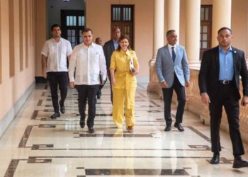 La vice asume agenda de fin de semana del presidente Abinader, afectado de COVID-19