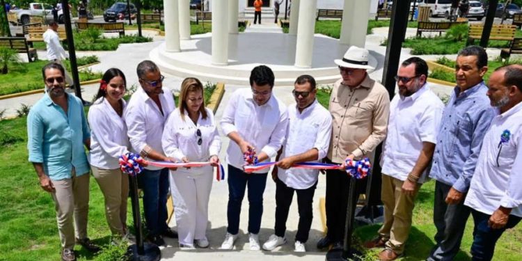 Ministerio de Turismo inaugura construcción de Parque Central en San José de Ocoa